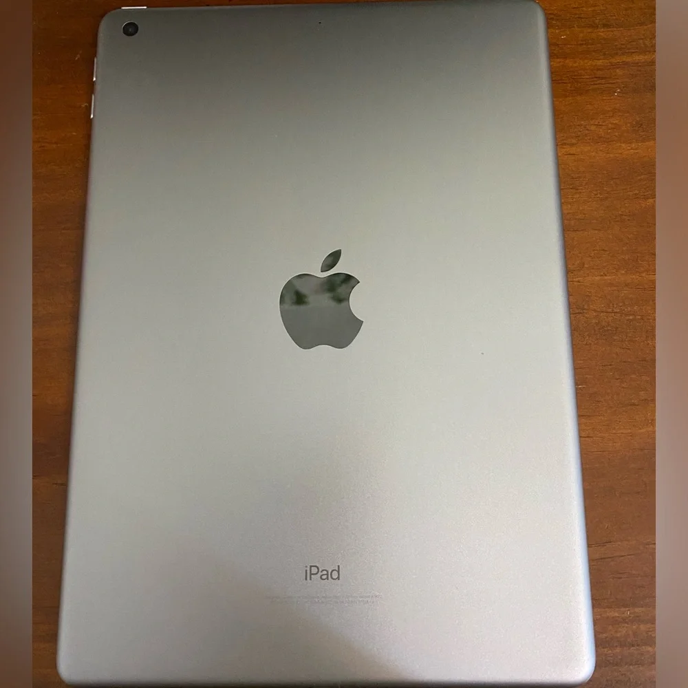 2017 Apple iPad (9.7-inch, Wi-Fi, 32GB) - Space Gray